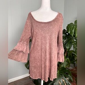 😁Umgee 65% Cotton bell style sleeve top Size S